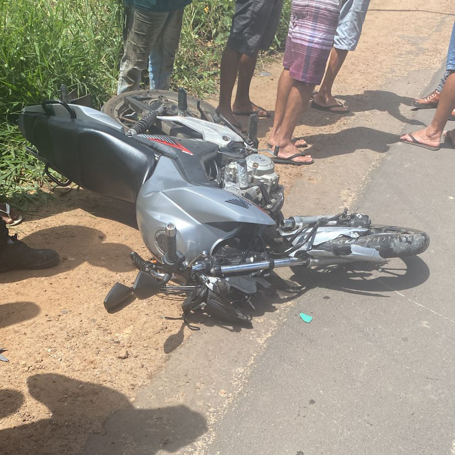 Jovem sofre grave acidente de moto próximo ao AABB em Rio Real