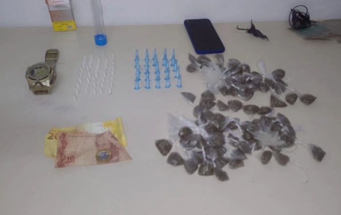 Policiais do Quarto Batalhão apreendem drogas e prendem dois homens em flagrante delito em Itanagra