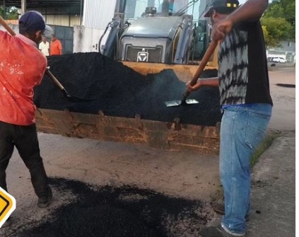 Secretaria de Obras realiza mais uma operação tapa-buracos nas ruas do centro de Entre Rios