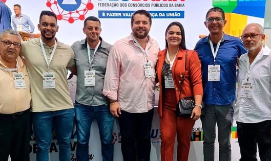 Prefeito Júnior Argôlo participa de evento com Governo Federal em Salvador e cobra mais benefícios para Entre Rios