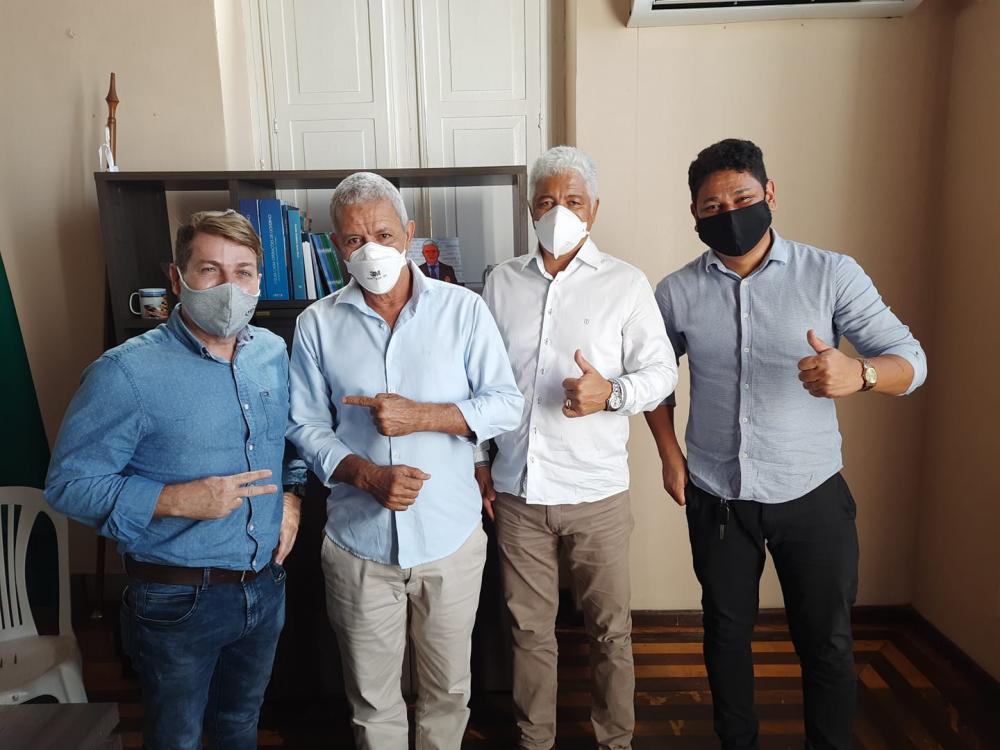 Prefeito Pequenos Sales recebe representante da Cesta do Povo que gerará empregos para Catu