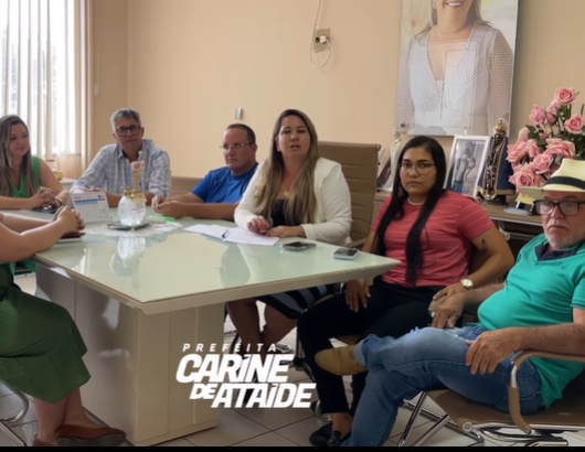Prefeita Carine de Ataíde anuncia o complemento do piso salarial dos profissionais da enfermagem de Aporá