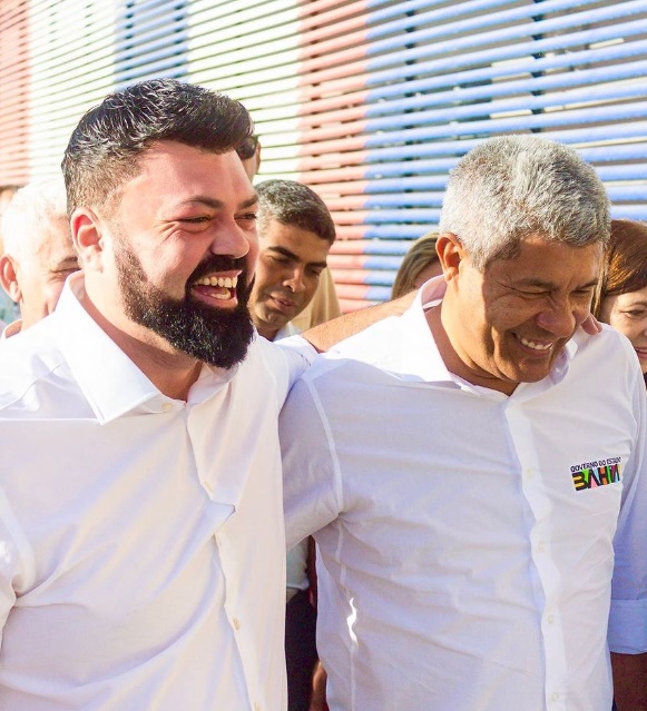 Pesquisa aponta reeleição de Leandro Dantas com quase 70% dos votos