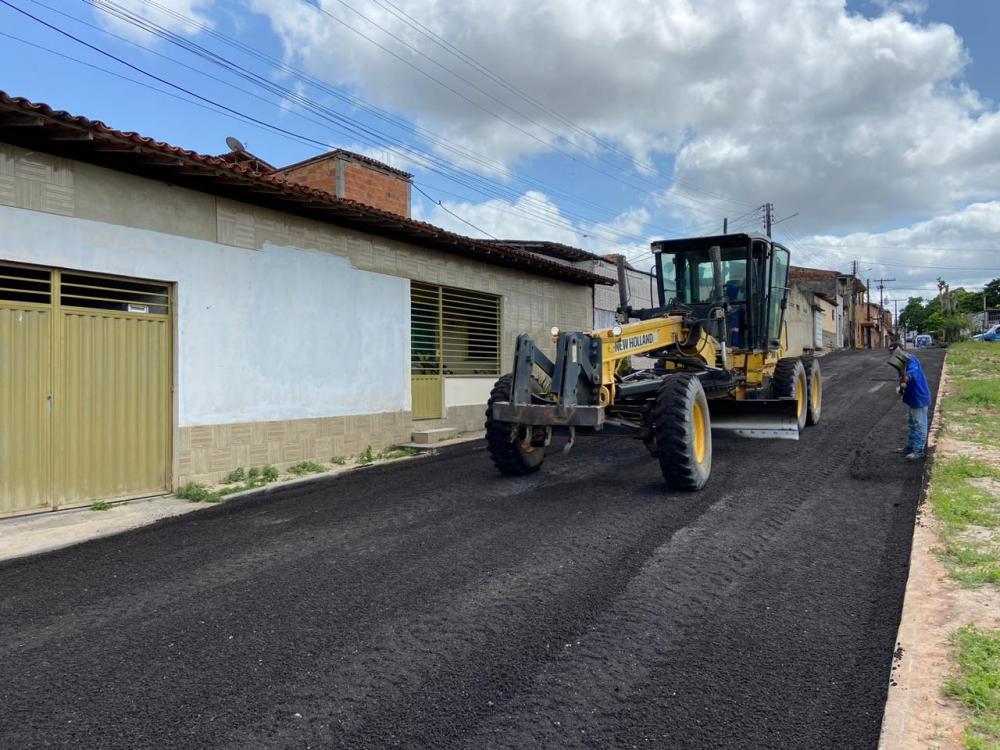 Prefeitura dá sequência ao trabalho de pavimentação do Conjunto Alagoinhas IV