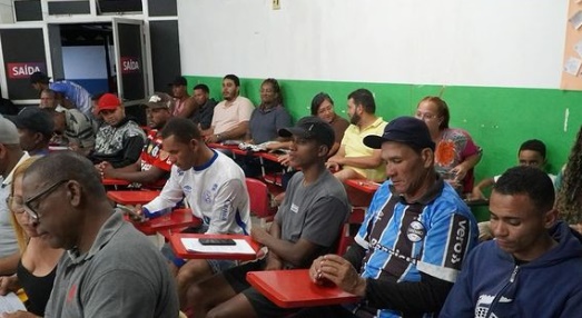 Prefeitura de Entre Rios realiza sorteio de chave e entrega de padrões para campeonato de futebol