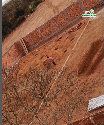 Prefeitura de Sátiro Dias inicia construção de nova escola em comunidade rural