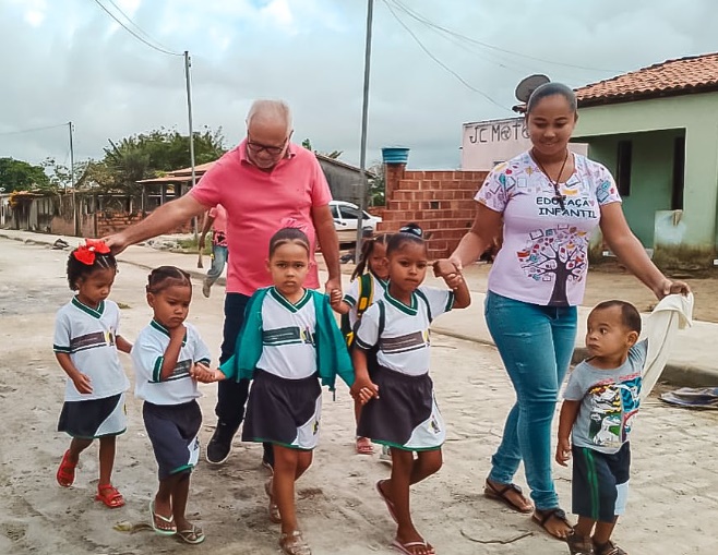 Prefeito Pedrito Cruz faz vistorias em obras e creche pública de Sátiro Dias