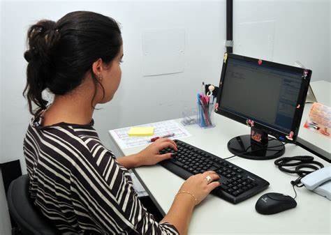 Prefeitura de Cardeal gastará mais de 100 mil reais com criação de site e divulgação de atos institucionais; Empresa é de Salvador