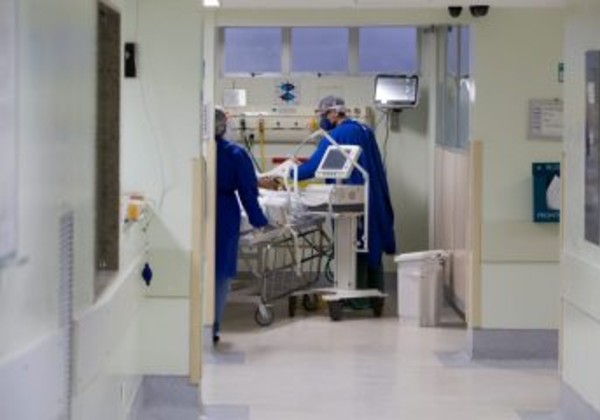 Ocupação hospitalar cai um ponto na Bahia, mas permanece alta
