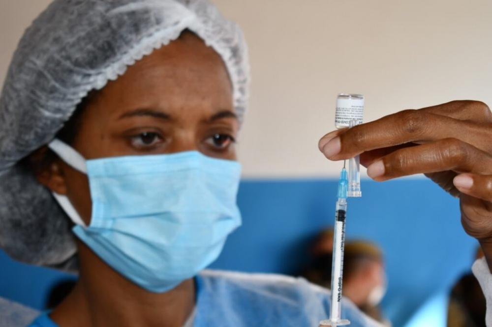 Vacinação em Alagoinhas segue com segunda dose da AstraZeneca nesta terça (25)