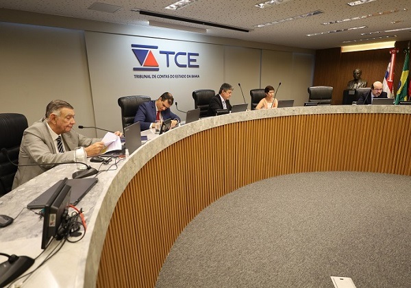 TCE condena ex-prefeito a devolver R$ 96,1 mil ao erário