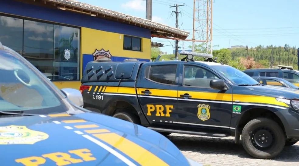 Pedestre morre após ser atropelado por carro e caminhão na BR-101, em Umbaúba