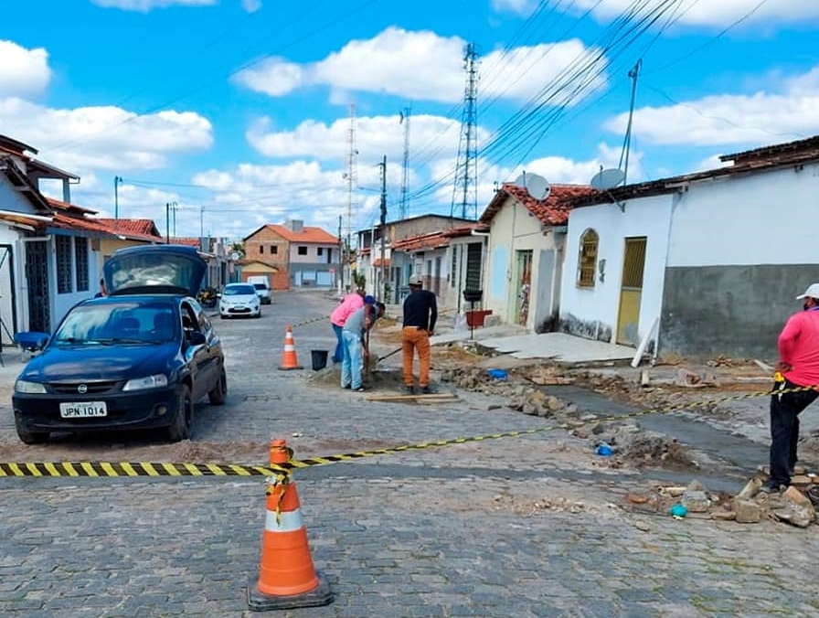 Calçamentos, rede de esgoto e de águas da chuvas seguem sendo recuperados pela Prefeitura de Entre Rios