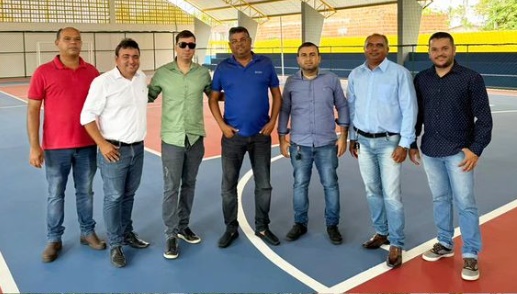 Prefeito Adilson vistoria reforma do complexo esportivo de Jandaíra