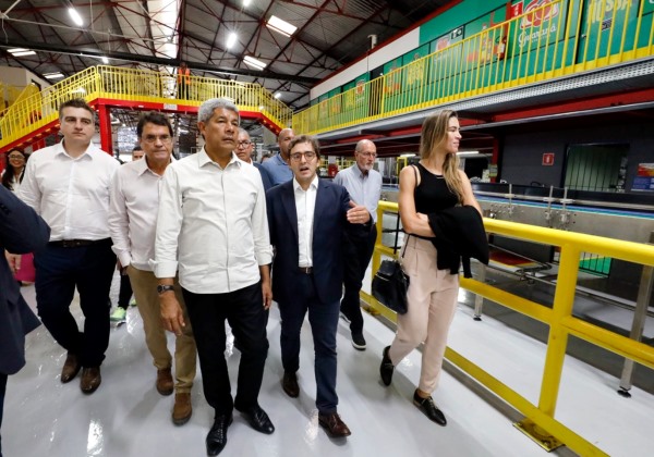 Cervejaria investe R$ 75 milhões e inaugura nova linha de refrigerante em fábrica na Bahia
