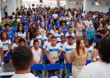 Primeiro dia da festa literária de Entre Rios movimenta Colégio Duque de Caxias