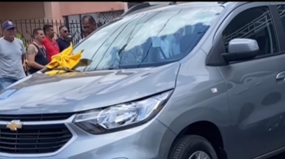 Prefeito Alex Freitas entrega dois veículos 0km no aniversário do município
