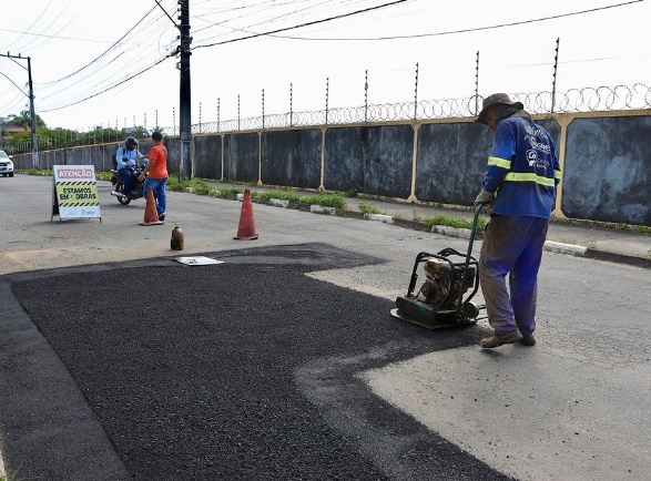 Prefeitura de Lauro de Freitas realiza  Operação Tapa-buraco no centro e no bairro de Buraquinho
