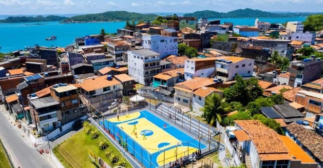 Governo de Madre de Deus entrega quadra totalmente reformada no município