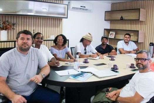 Prefeito Manoelito recebe Associação de Massarandupió para tratar de assuntos da comunidade