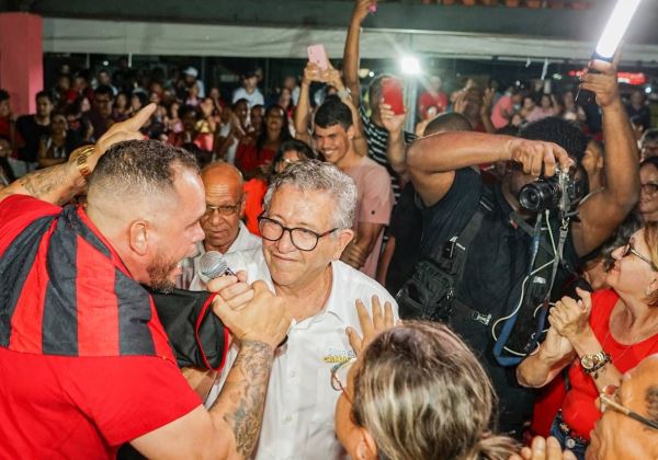 Aposta da base governista em Camaçari, Caetano leva projeto de escuta para bairro da Gleba B