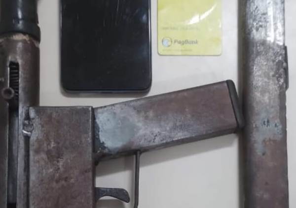 Metralhadora calibre 9mm é apreendida, e suspeito preso pela polícia