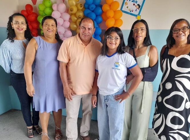 Prefeito renova matrícula de filha na rede pública de Esplanada e revela ''Eu confio na capacidade e qualidade''
