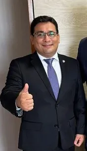 Prefeito Alex Freitas atualiza valores cobrados aos feirantes do município de Acajutiba 