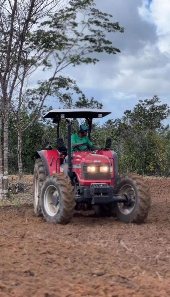 Agricultores são assistidos pela prefeitura com o cronograma de aragem de terra 