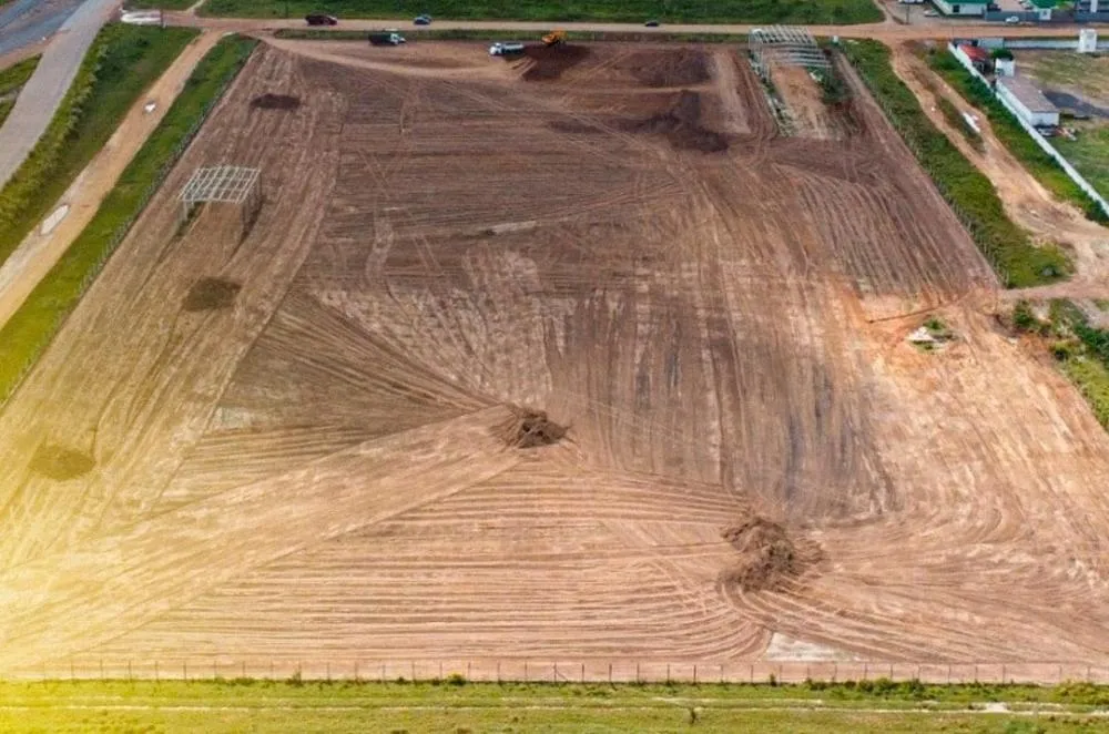 Fábrica Água da Serra inicia terraplanagem no polo industrial de Entre Rios