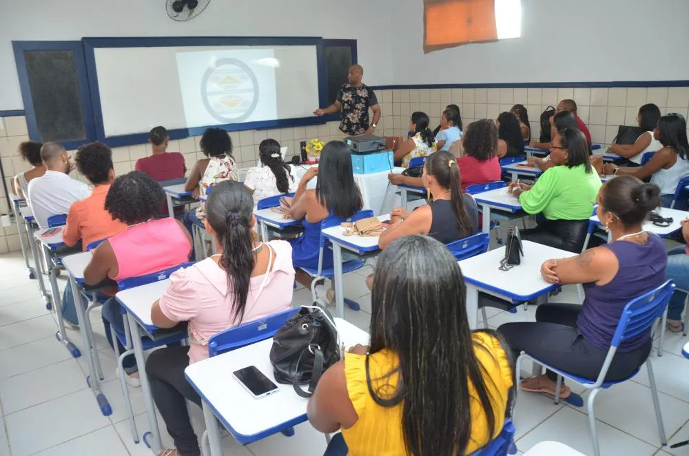 Itanagra: Prefeitura Realiza Jornada Pedagógica com o Tema 'Equidade Étnico-Racial: Conhecendo os Desafios e Promovendo as Oportunidades' e conta com a professora e influenciadora Barbara Carine