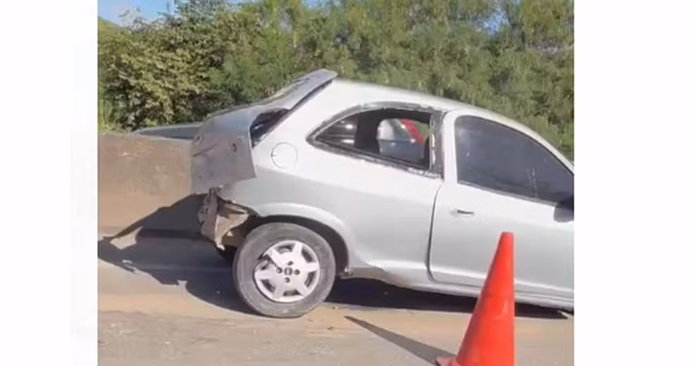 Mulher morre e quatro pessoas ficam feridas após carro capotar na BR-101 em Laranjeiras
