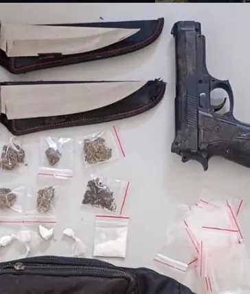 PMBA realiza apreensão de simulacro de arma de fogo, armas brancas e drogas em Esplanada