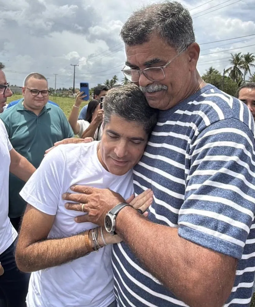 Ex-prefeito Carroça prestigia chegada de ACM Neto em Acajutiba e reforça apoio ao nome da oposição para governar a Bahia