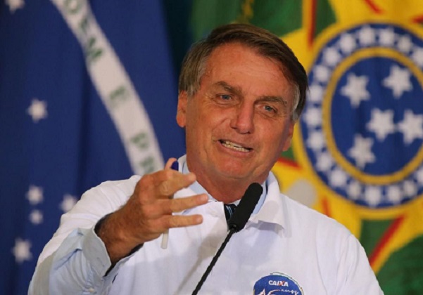 Bolsonaro estuda dar aumento de ‘pelo menos 50%’ no Bolsa Família até 2022