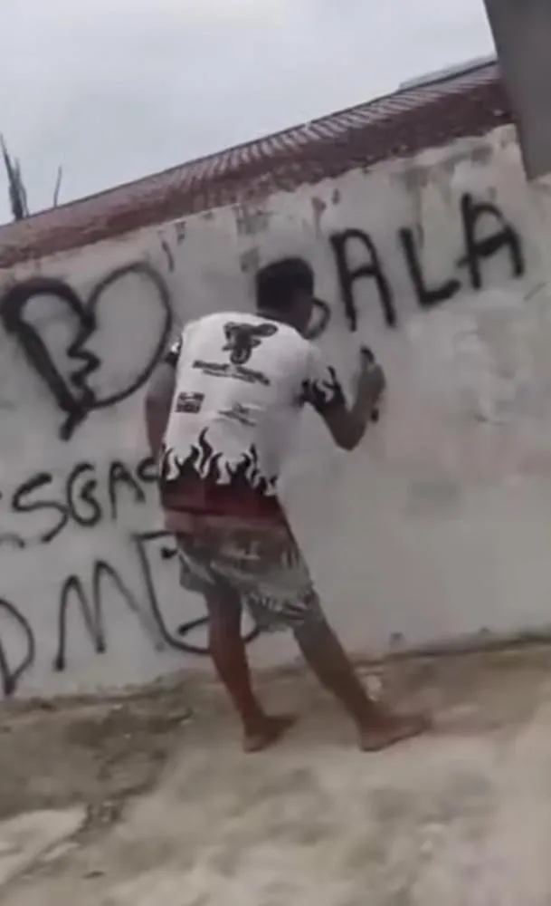 Suspeitos de fazer pichações em apologia ao crime são detidos em Alagoinhas