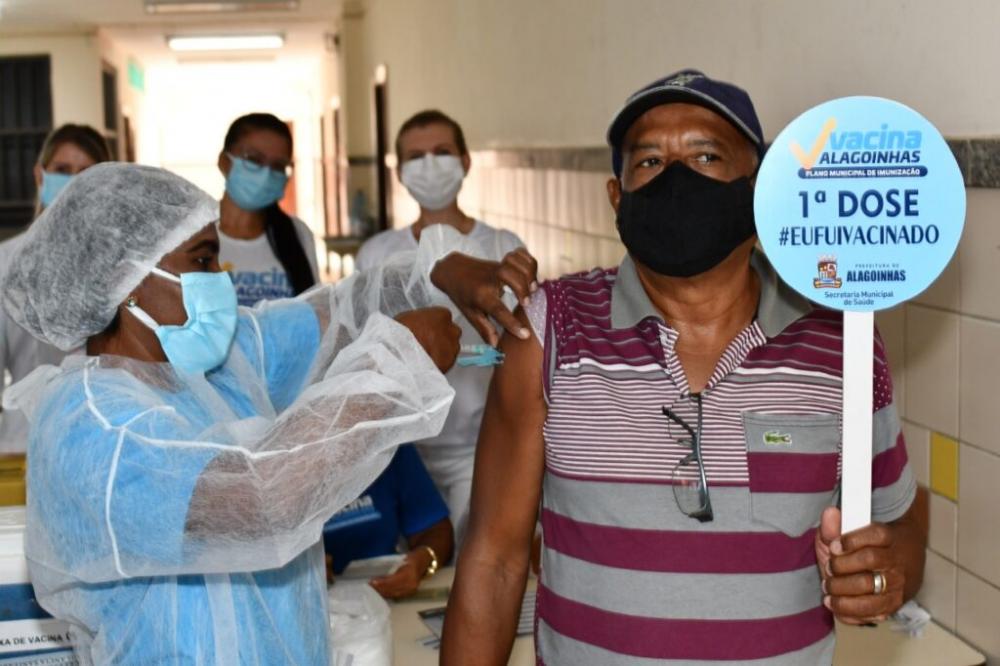 Combate à Covid-19 em Alagoinhas contou com mais um Vacinaço no feriado