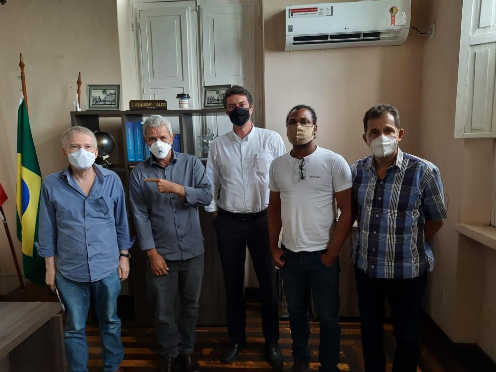Prefeito Pequenos Sales cobra cursos do SENAI para população catuense 