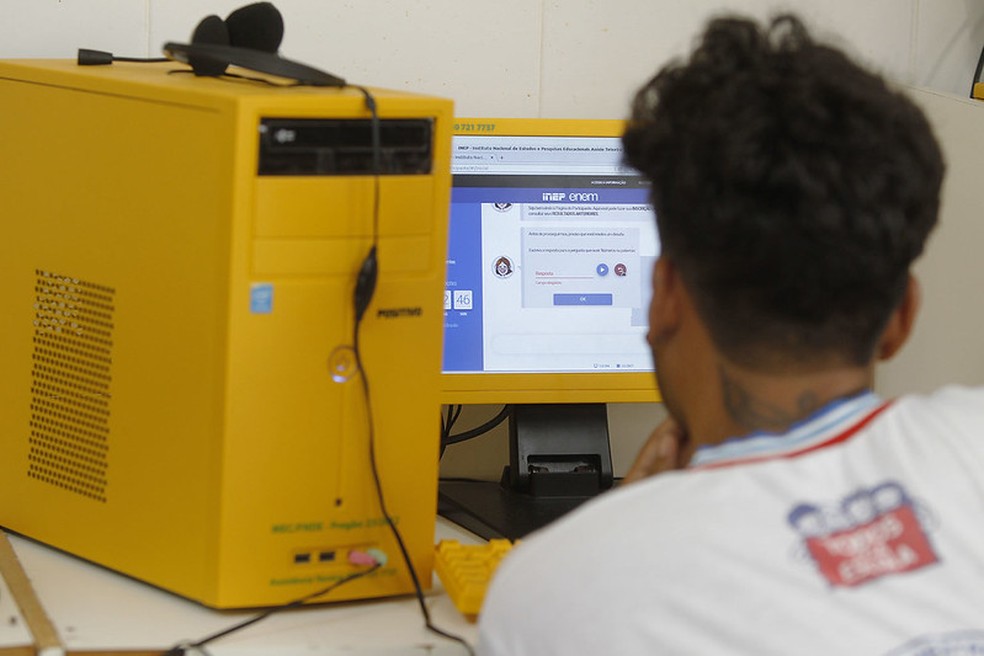 'Bolsa Presença' para famílias de alunos da rede estadual é disponibilizado