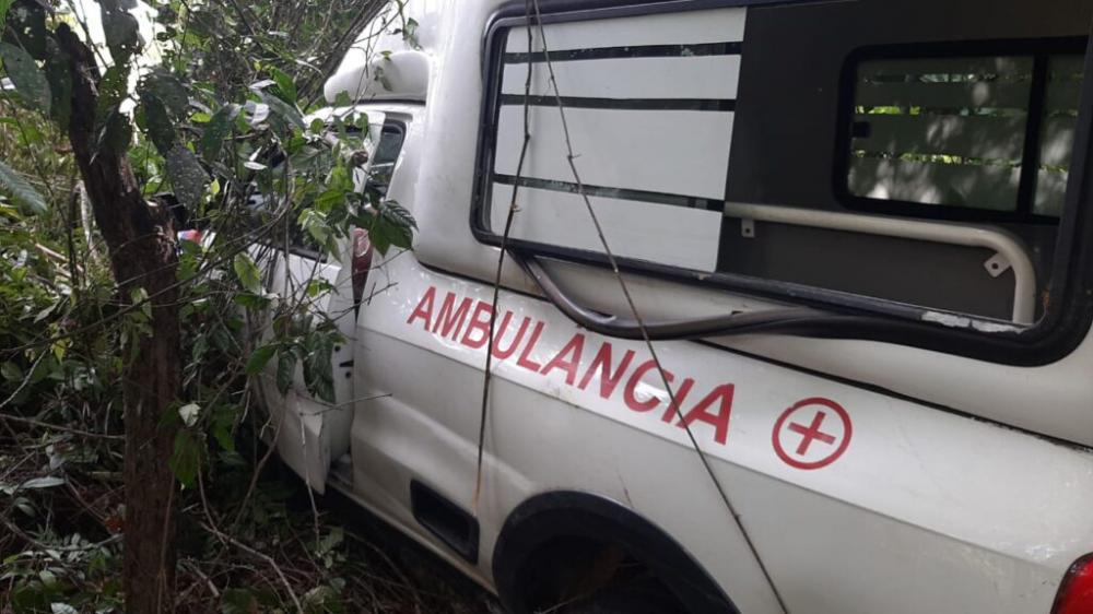 Vítimas de acidente com ambulância da Secretaria de Saúde de Alagoinhas foram assistidas e passam bem