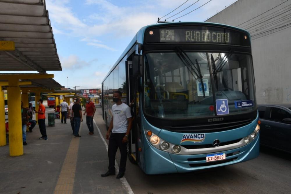 Prefeitura apresenta ônibus da frota emergencial que vai operar as linhas do lote 2