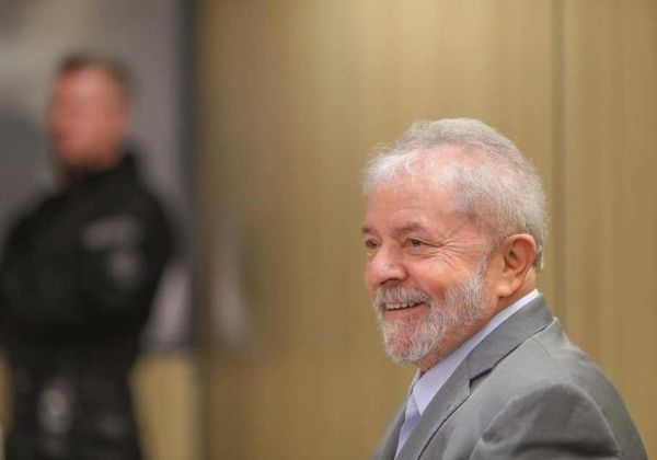 Lula é absolvido em processo que o acusava de favorecer montadoras