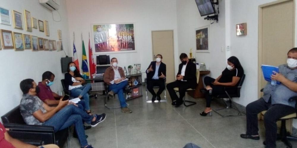 Prefeitura discute código tributário com vereadores, representantes de associações e do sindicato dos trabalhadores rurais
