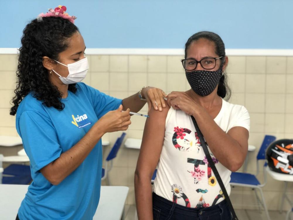 Moradores de Alagoinhas com 45 anos ou mais foram vacinados contra a Covid-19
