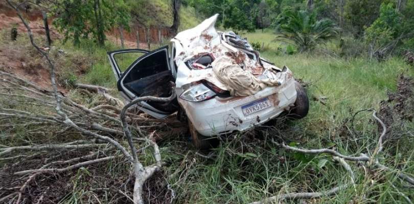 Mãe e filho morrem em acidente na BR-101