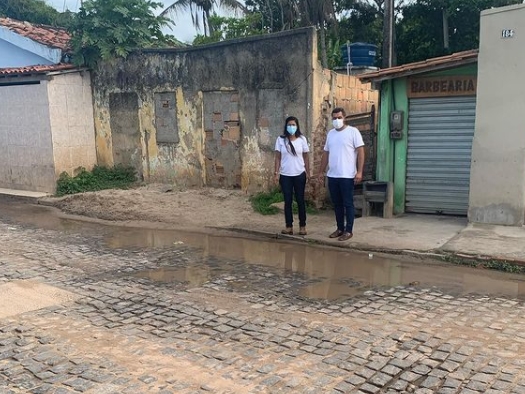 Vereador Fafau de Flavinho visita Rua do Cheiro após pedido de morador