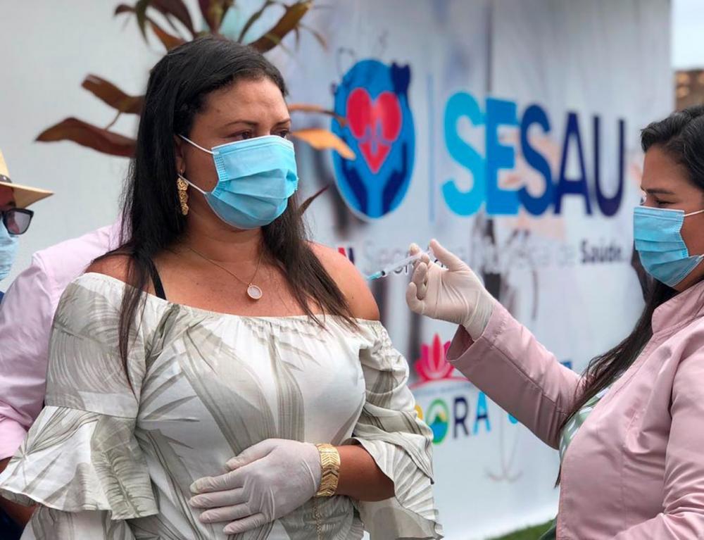 Primeira dose da vacina contra a Covid-19 já foi aplicada em todos os profissionais da Educação de Aporá
