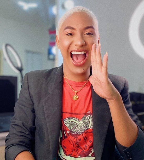 Influenciador baiano Adelmo Jr atinge marca de 100 mil seguidores nas redes sociais