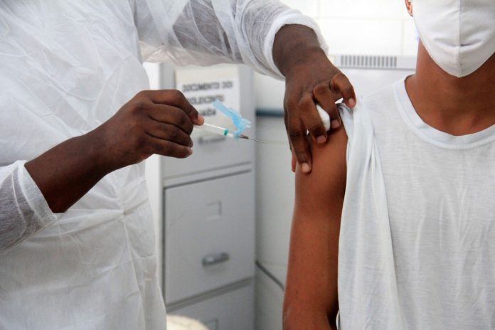 Baianos atrasam na busca pela segunda dose da vacina contra a Covid-19; aplicação é fundamental para a proteção contra o vírus