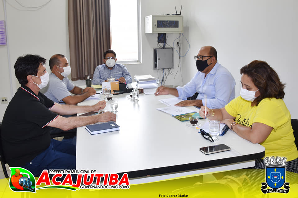 Prefeito Alex Freitas de Acajutiba se reúne com Secretários para falar sobre Educação Ambiental
